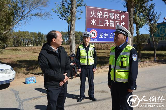 靖边交警大队教导员吴海旺督导检查各中队国庆交通安保工作