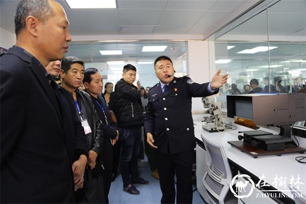 代表委员走进警营观摩绥德公安工作