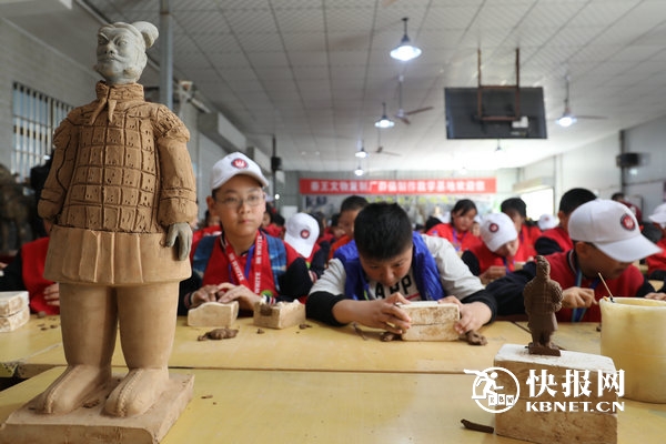 济南市南上山街小学师生来西安研学 看兵马俑学汉文化收获满满