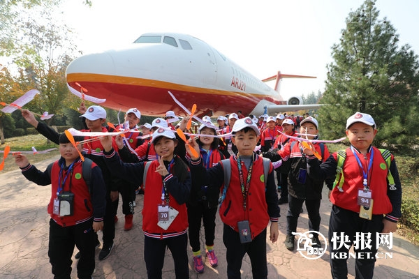 济南市南上山街小学师生来西安研学 看兵马俑学汉文化收获满满