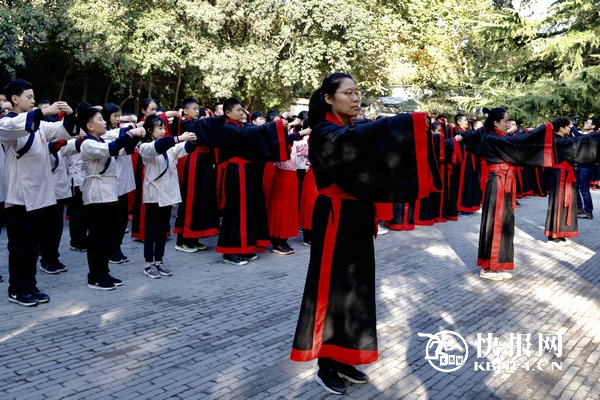 济南市南上山街小学师生来西安研学 看兵马俑学汉文化收获满满