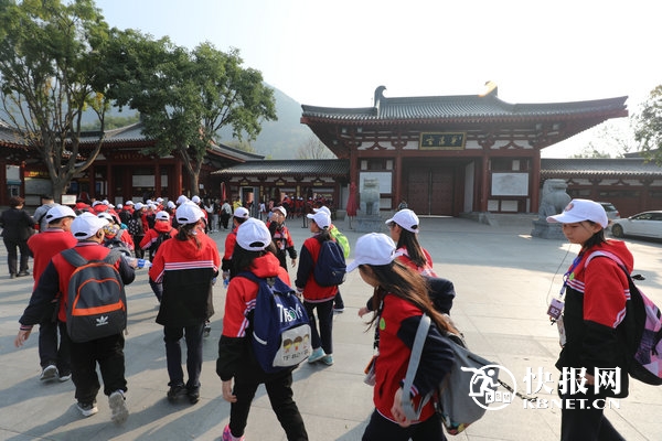 济南市南上山街小学师生来西安研学 看兵马俑学汉文化收获满满