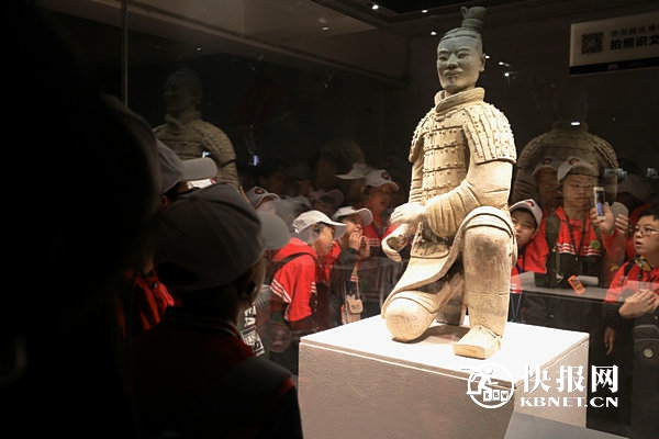 济南市南上山街小学师生来西安研学 看兵马俑学汉文化收获满满