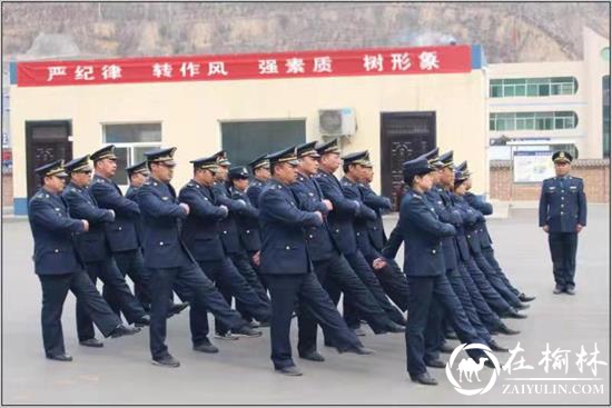 清涧九里山治超站开展军事化执法岗位大练兵