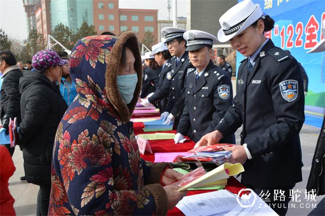 靖边交警八个精彩镜头倡导“小细节关系大安全”理念