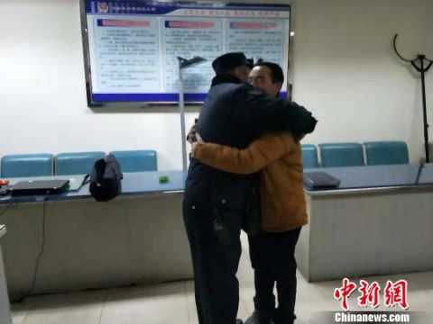 抗癌救命药候车室遗失 乌鲁木齐铁路民警18小时找回