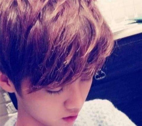 明星睡姿大曝光：谢娜是女汉子 王俊凯搞笑