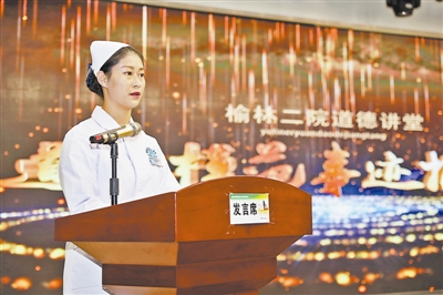 李星慧在道德讲堂上讲述自己的心路历程