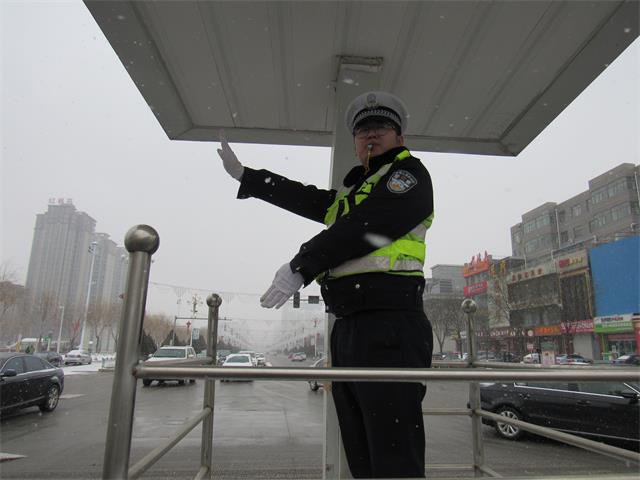 靖边交警栉风沐雪用实际行动诠释忠诚与奉献