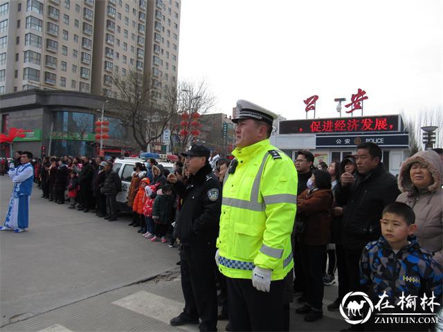 靖边：正月秧歌闹新春 交警执勤保畅通