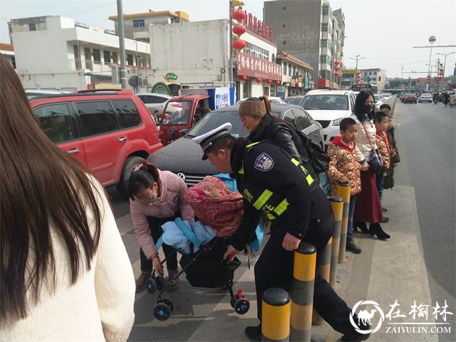 又是一年开学季 靖边交警护学忙