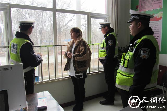 靖边交警大队开展新学期接送学生车辆交通安全专项整治