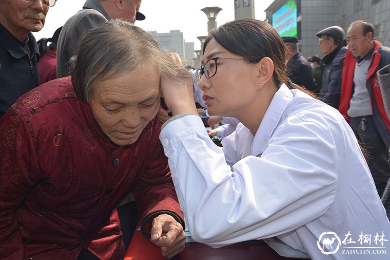 神木市医院举行第20个“全国爱耳日”义诊活动