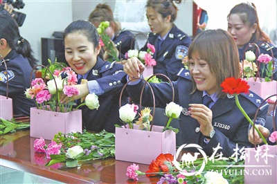 清涧县公安系统工会举办庆“三八”插花活动
