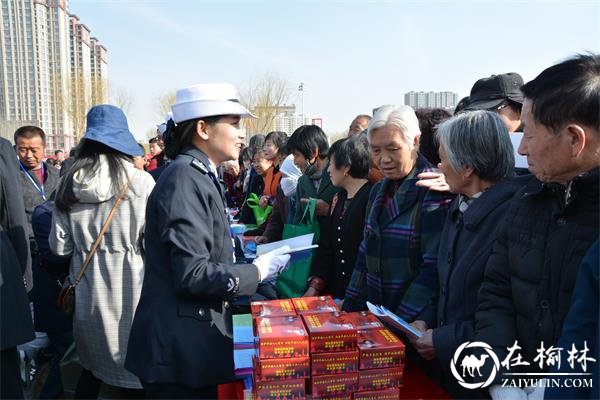 靖边交警积极参加“科技之春”宣传月活动