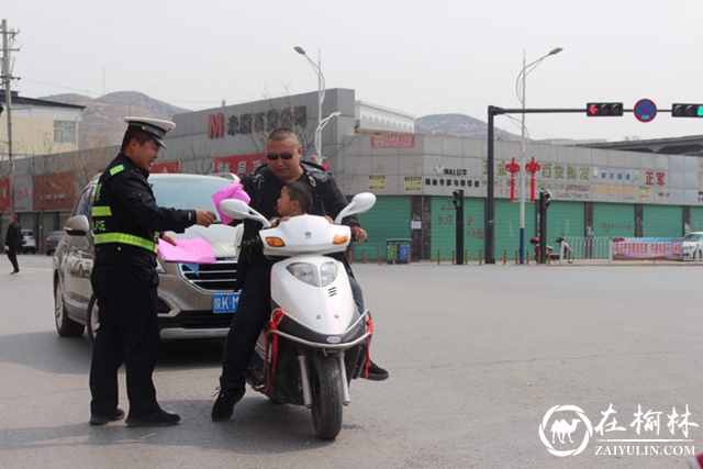 米脂县交警大队城区中队积极参加“科技之春”宣传月活动