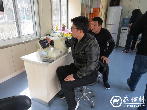 榆阳区万佛楼社区联合辖区单位在职党员开展无偿献血活动