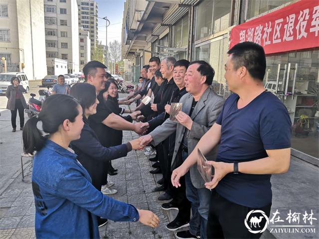 为退役军人及家属发放光荣之家荣誉牌匾