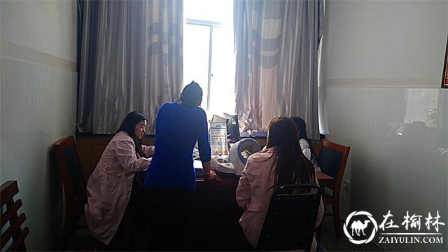 榆阳区灵秀街社区为育龄妇女开展免费妇病检查