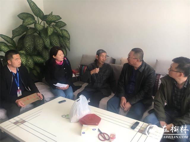 榆阳区明珠路街道办事处积极开展退役军人光荣牌悬挂工作