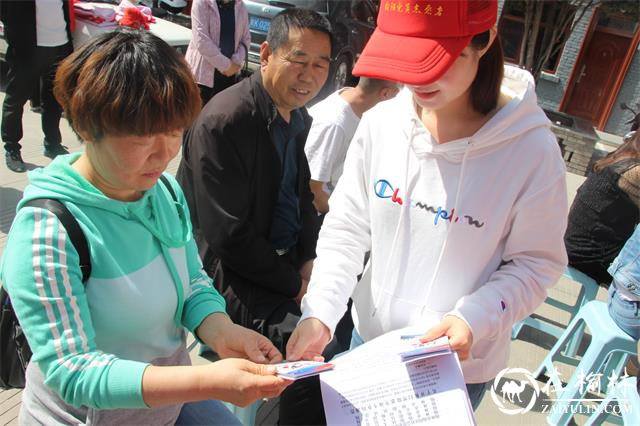 榆阳区八狮社区开展“陕北说书进社区 扫黑除恶入人心”宣传活动