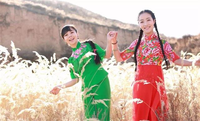 陕北民歌《鼓动天地》演唱:王小妮