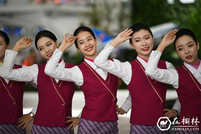 中国南方航空开展“阳光南航 青春飞扬”主题快闪活动