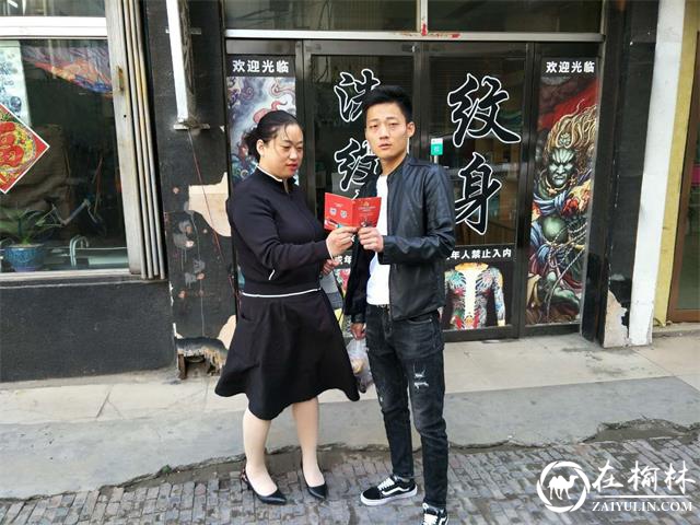 榆阳区新明楼街道办三官会社区积极开展征兵宣传工作