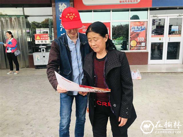 榆阳区新明楼街道办万佛楼社区深入开展扫黑除恶宣传活动