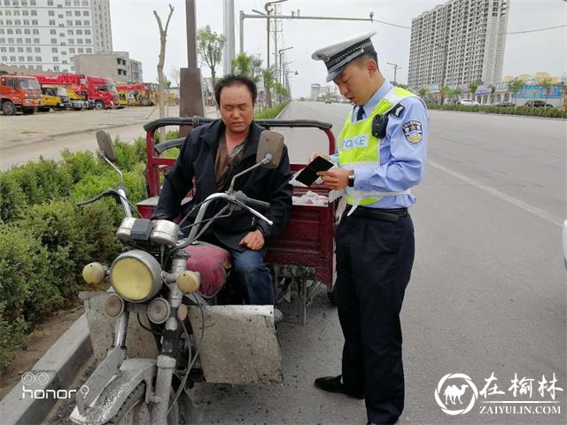 神木市大保当交警中队严查“五类车”违法行为