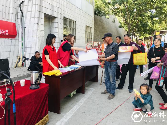 榆阳区新明楼街道办三官会社区开展爱国卫生宣传活动