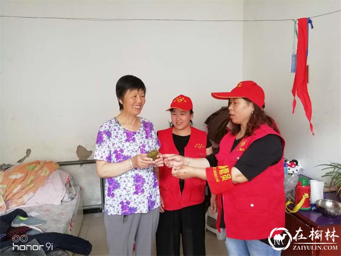 榆阳区驼峰办兴中路社区:共驻共建聚党心 粽情粽意爱同行