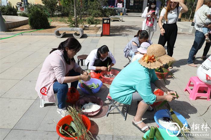 神木市大保当社区举办第四届“邻里友好”包粽子比赛