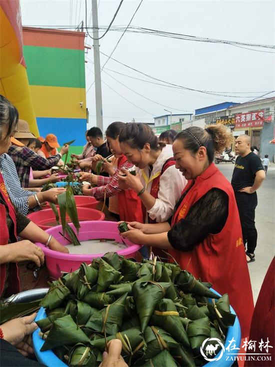 榆阳区驼峰办金华路社区开展“弘扬端午文化 传我浓情粽香”活动