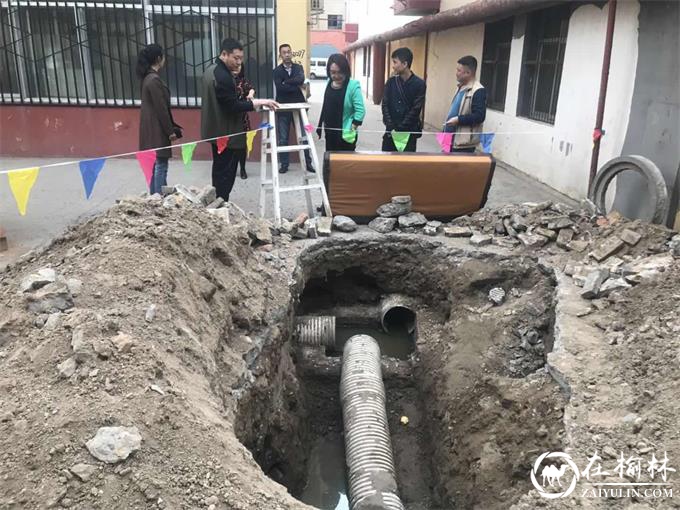 榆阳区灵秀街社区：不忘初心为人民 居民感激送锦旗