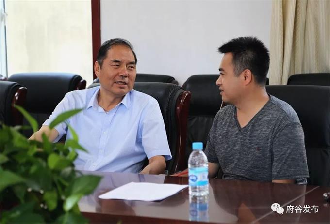 杜寿平到府谷慰问困难党员、老党员和驻村工作队