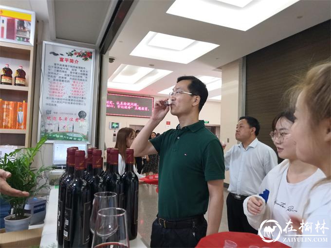 桑红庆诞辰 椹香飘万里