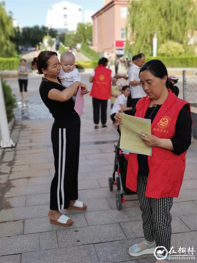 榆阳区驼峰办望湖路社区开展说书进社区宣传活动