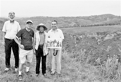 从左到右:周锡瑞、史耀疆、白本朝、石小庆 (摄于2014年6月)