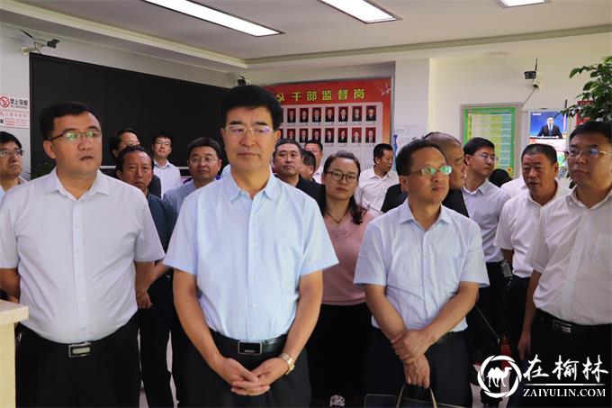 榆阳区委书记苗丰到鼓楼街道办调研指导人居环境整治和基层党建工作