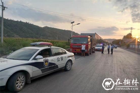 清涧九里山治超站路警联合严打各类绕行避站超限违法行为