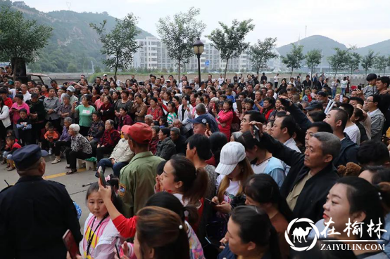 绥德县文艺宣传队走进扶贫移民安置社区