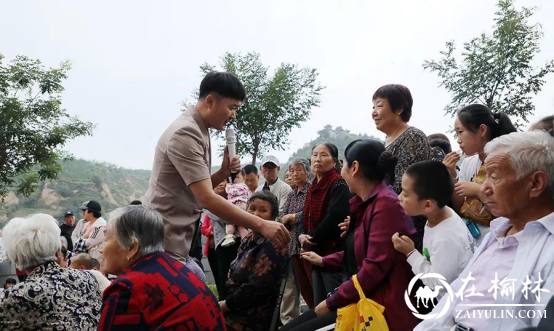 绥德县文艺宣传队走进扶贫移民安置社区