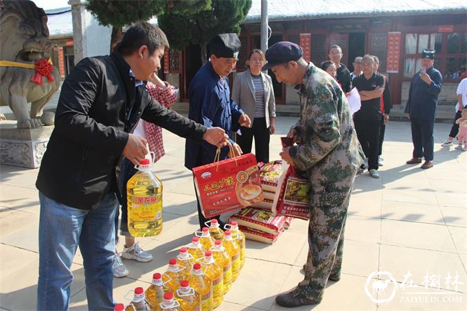 榆阳区八狮社区联合共驻共建单位关帝庙开展中秋慰问活动