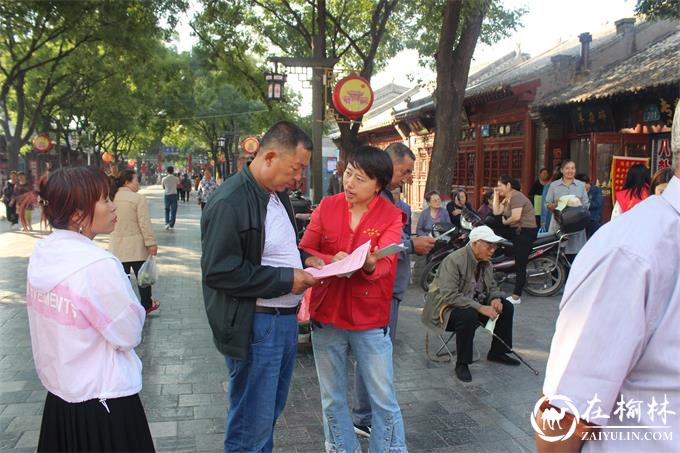 榆阳区新明楼街道办万佛楼社区开展七五普法宣传活动