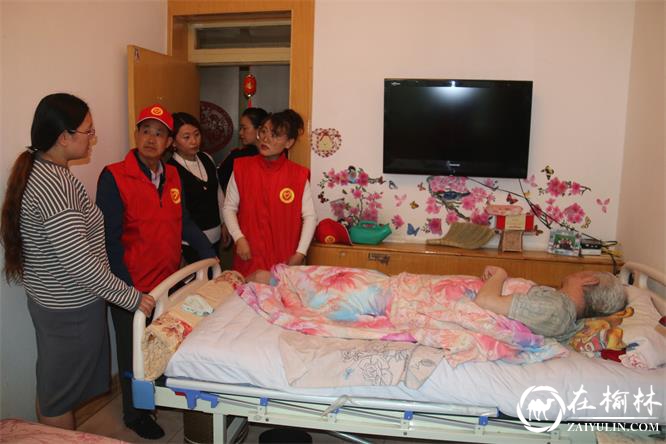 榆阳区驼峰办兴中路社区开展中秋走访慰问活动