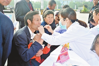 神木市“口腔健康 全身健康”2019年爱牙日主题活动在人民广场举办