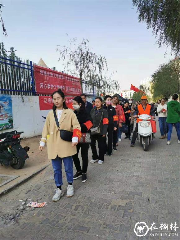 治安巡逻队伍走进重点不稳定区域察看