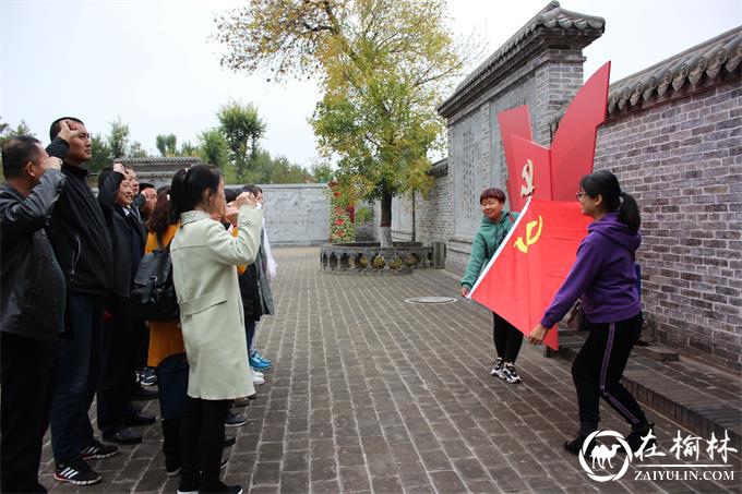 榆阳区灵秀街社区党支部开展“不忘初心 牢记使命”主题教育党日活动