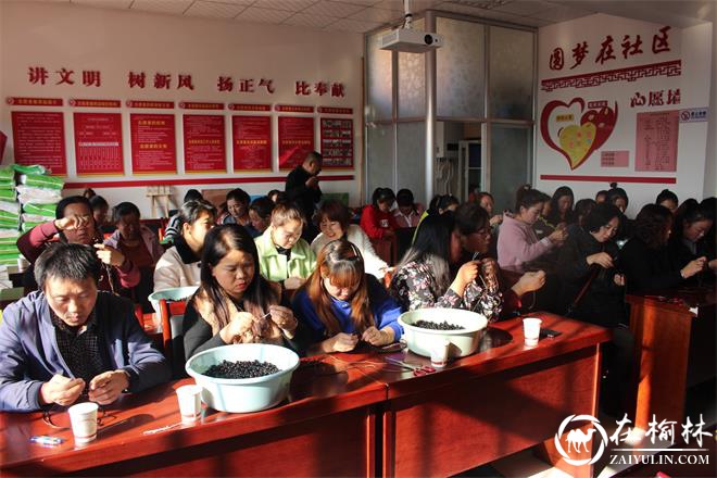 妇女们相互交流练习